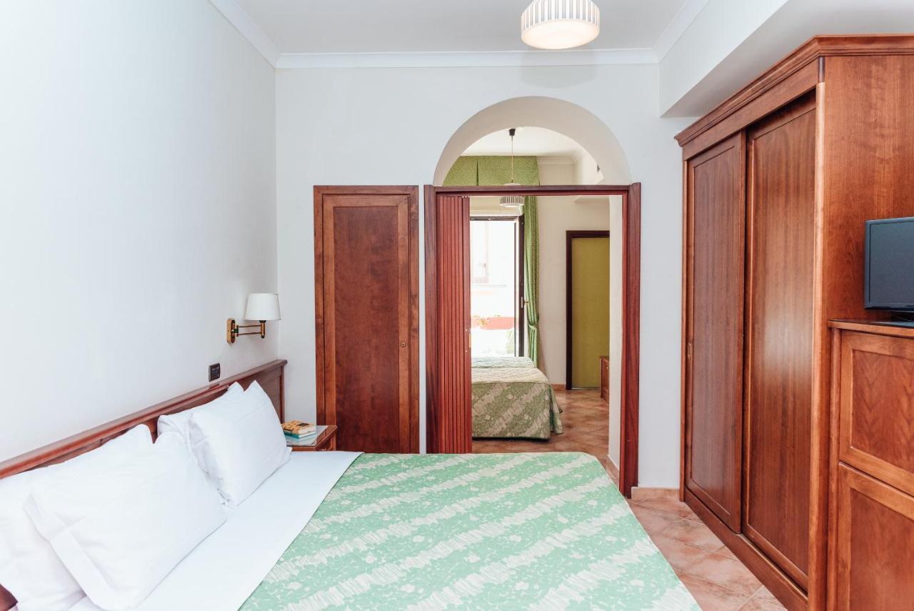 Hotel Montana SantʼAgata sui Due Golfi Exterior foto