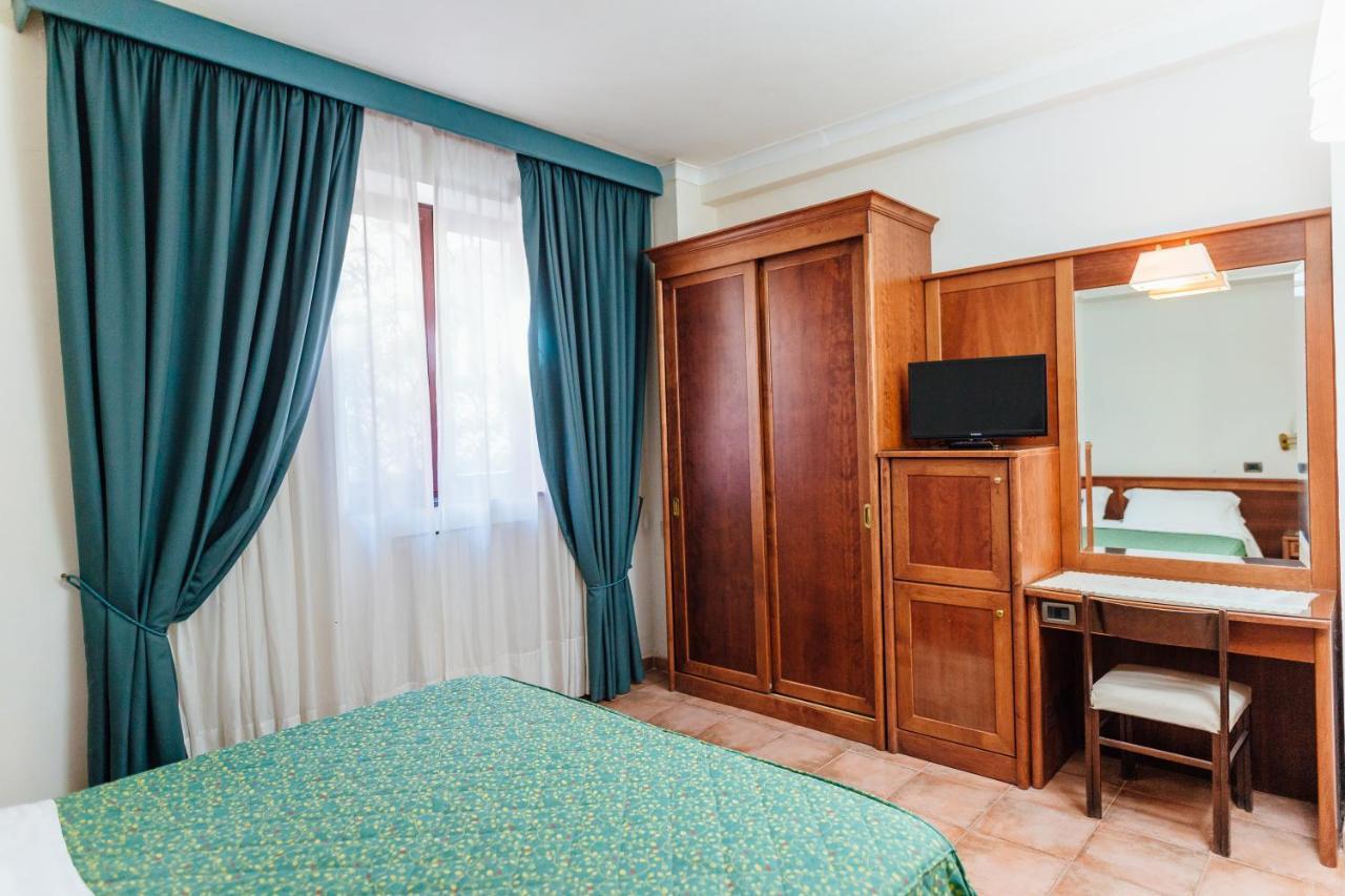 Hotel Montana SantʼAgata sui Due Golfi Exterior foto