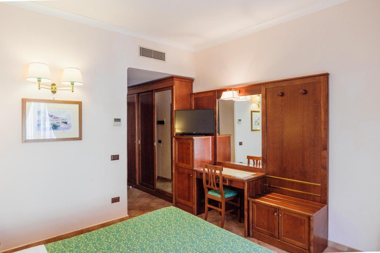 Hotel Montana SantʼAgata sui Due Golfi Exterior foto